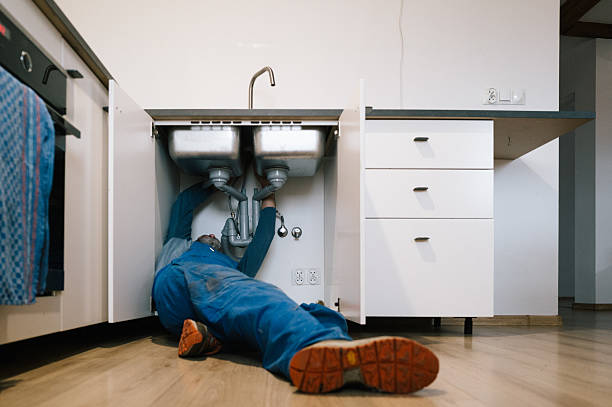 Professional Emergency Plumber technician working in Villas, NJ